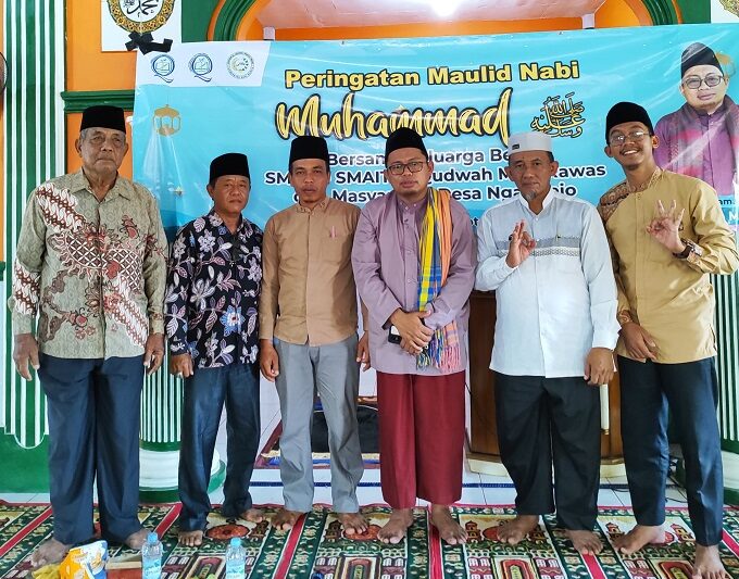 Memperingati Maulid Nabi Muhammad